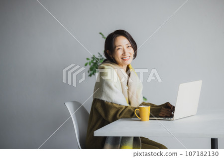 Woman drinking coffee and watching computer 107182130