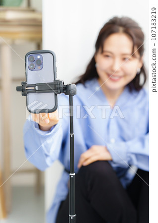 influencer taking a selfie influencer taking a selfie 107183219