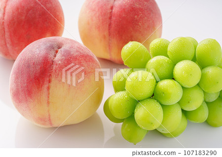 Shine Muscat and White Peach 107183290