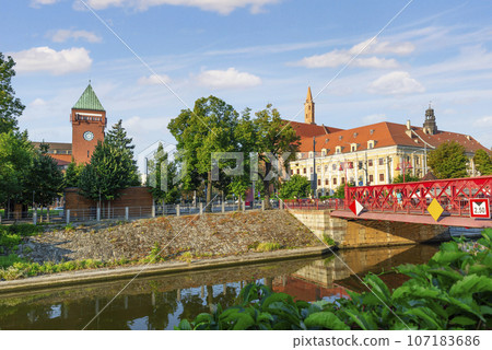 Covered market and Sand bridge Covered market and Sand bridge 107183686