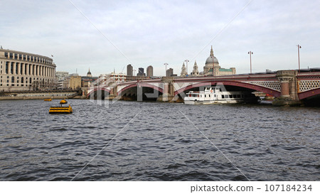 Blackfriars Bridge Thames River 107184234