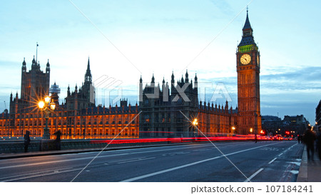 London Night Big Ben 107184241