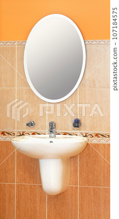 Basin and mirror Basin and mirror 107184575