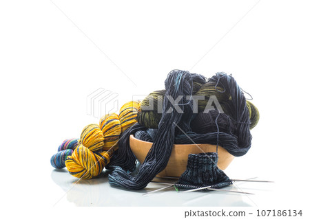 Colored threads, knitting needles and other items for hand knitting 107186134