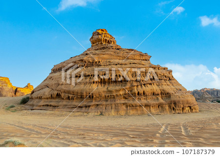 Desert erosion formations near Al Ula, Saudi Arabia 107187379