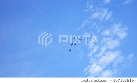 形成藍色衝動的飛行 形成藍色衝動的飛行 107191619