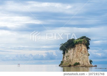 石川縣見附島風景 107191748