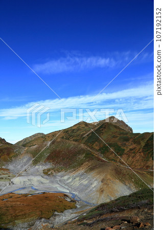 [Fixed price] Jigokudani seen from Jigokudani Observatory in Tateyama Murodo in autumn (September 2021, Tateyama Town, Toyama Prefecture) 107192152
