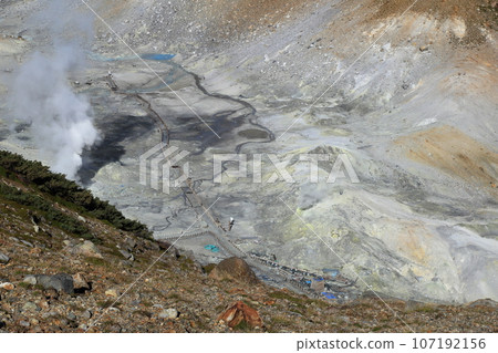 【固定價格】秋天從立山室堂地獄谷展望台看到的地獄谷（2021年9月，富山縣立山町） 107192156