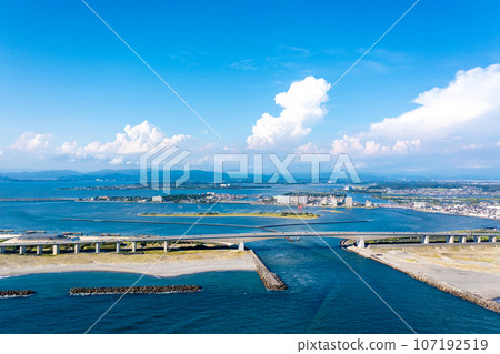 Summer Hamana Bypass and Lake Hamana (Shizuoka Prefecture) Summer Hamana Bypass and Lake Hamana (Shizuoka Prefecture) 107192519