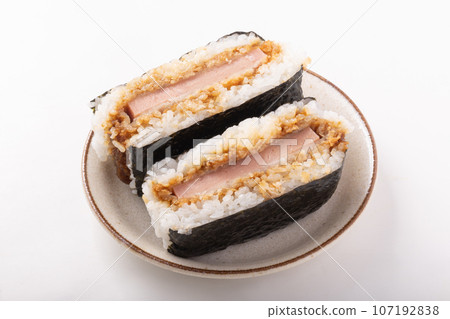Onigirizu (ham cutlet) Ham cutlet wrapped in seaweed 107192838