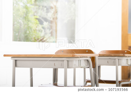 School desk image 107193566