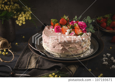 Strawberry cake Strawberry cake 107193671