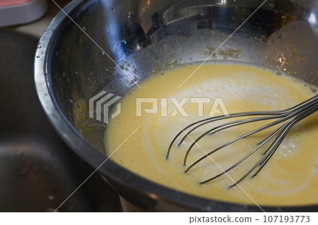 Making sweets at home 107193773
