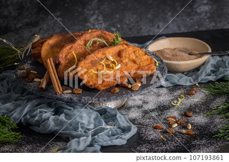 Traditional Christmas Rabanadas 107193861