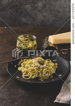 Fresh spaghetti with basil pesto and cheese 107193979