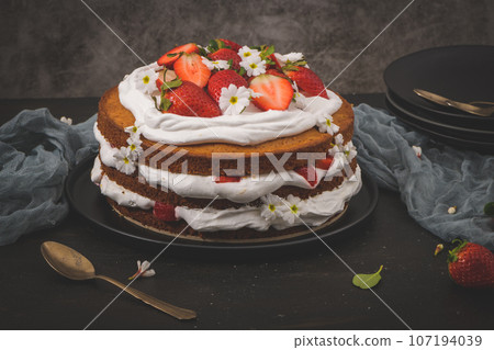 Sponge cake with fresh strawberries Sponge cake with fresh strawberries 107194039