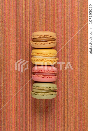 Four macaroons on red vinyl background 107195039