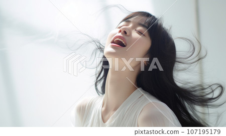 向天空歌唱的女人的側影 向天空歌唱的女人的側影 107195179