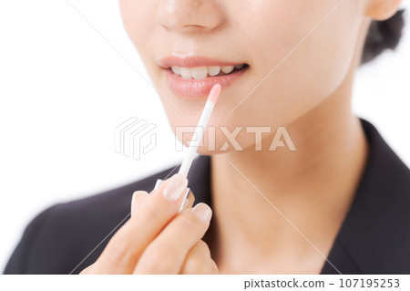 Suit woman applying lipstick Suit woman applying lipstick 107195253