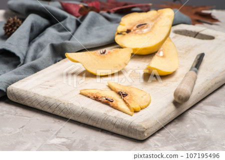 Quince fruit parts 107195496