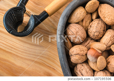 Assorted nuts Assorted nuts 107195506