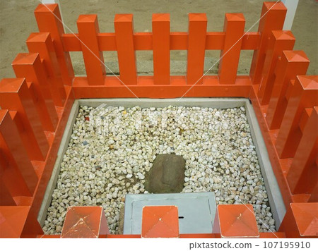 Hakozaki Shrine spring stone Hakozaki Shrine spring stone 107195910