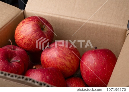 photo of apples in cardboard 107196270
