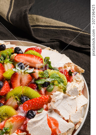 Pavlova cake 107196425
