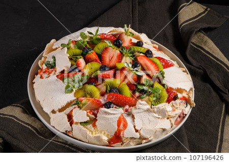 Pavlova cake 107196426