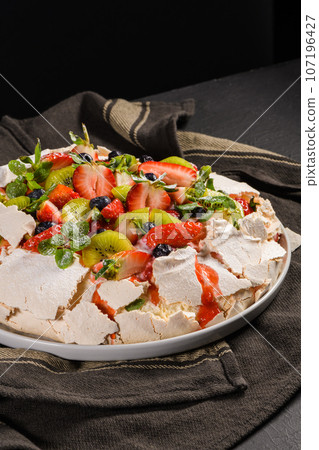 Pavlova cake 107196427