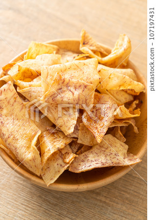 Crispy Sweet Taro Chips - snack 107197431