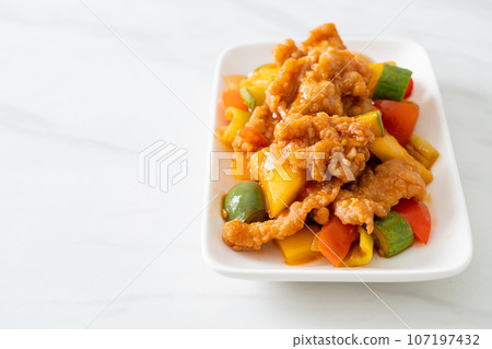 Stir fried sweet and sour sauce with pork 107197432
