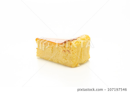 burn cheesecake on white 107197546