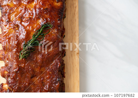 grilled and barbecue ribs pork 107197682