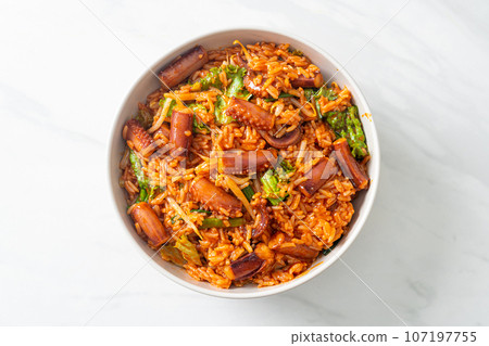 Stir-fried squid or octopus with Korean spicy sauce rice bowl Stir-fried squid or octopus with Korean spicy sauce rice bowl 107197755