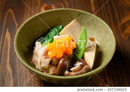 與高野豆腐一起燉 107198025