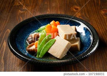 與高野豆腐一起燉 107198031