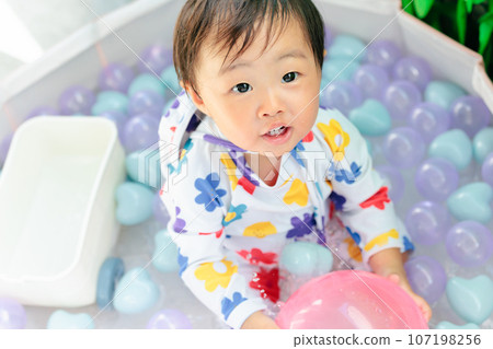 1-year-old's pool debut Playing in the pool at home 1-year-old's pool debut Playing in the pool at home 107198256