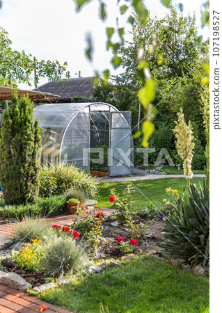 Geenhouse 107198527