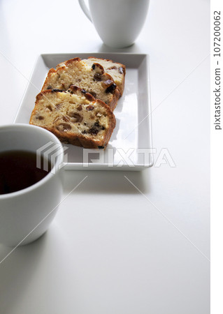 Pound cake and coffee white space 107200062