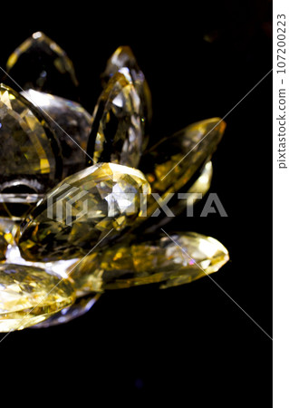 晶瑩剔透的蓮花水晶燈 晶瑩剔透的蓮花水晶燈 107200223