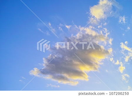 藍色的天空和雲圖像 藍色的天空和雲圖像 107200250