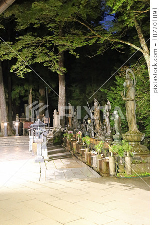 Mr. Kozanayama Okunosan's approach to the Jizo 107201091