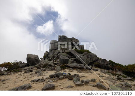 It seems that the simple Gojo Rock is sometimes called Gojo Stone. It seems that the simple Gojo Rock is sometimes called Gojo Stone. 107201110