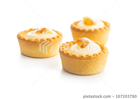 Sweet tarlets. Tasty mini tarts. Mini pie with cream isolated on white background. 107203780