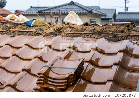 昭和房屋屋頂瓦更換工作的圖像 | 屋頂翻新圖像 | 瓷磚翻新圖像 107203878