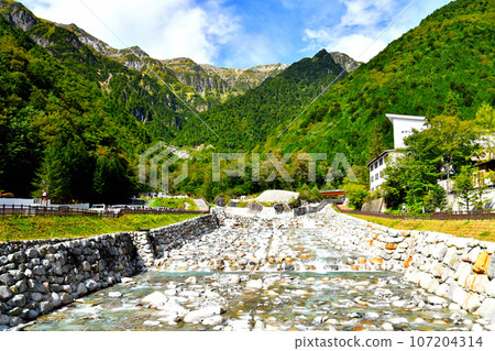 View of Mt. Kasagatake from Shinhotaka Onsen (Anage Valley/Kamata River) to Mt. Nutto (Takayama City, Gifu Prefecture) [September 2023] 107204314