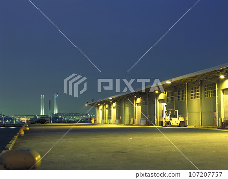 碼頭倉庫區夜景 碼頭倉庫區夜景 107207757