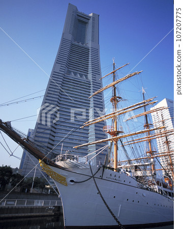 地標塔和Nihon Maru 地標塔和Nihon Maru 107207775